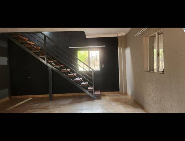6 BEDROOM HOUSE FOR SALE IN GLEN MARAIS
